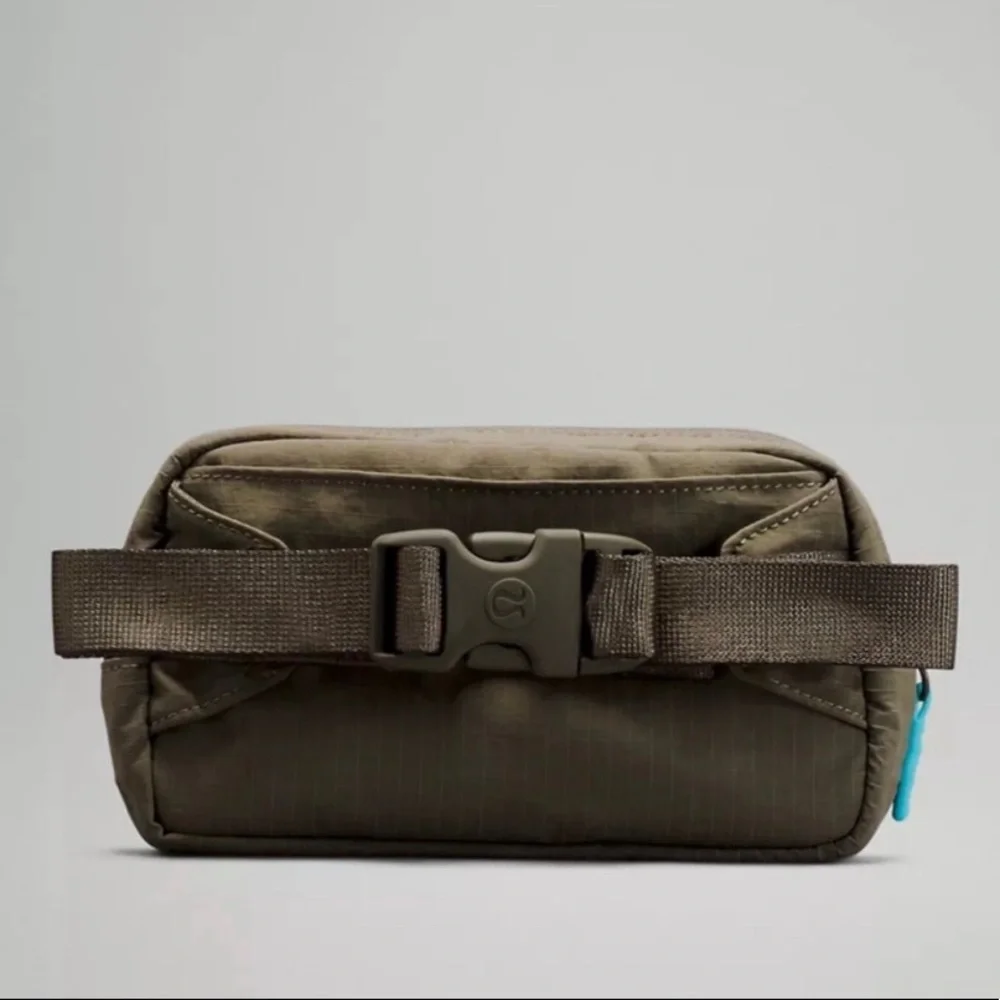 Lululemon mini belt bag - Picture 2 of 4
